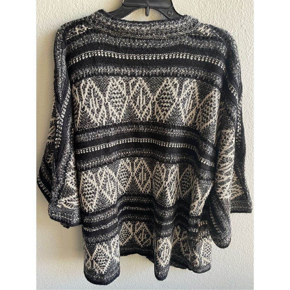 Romeo & Juliet Couture Cardigan Sweater - Picture 4 of 6